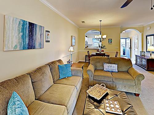 Apartamento New Listing! Coastal Condo With Pools On Golf Course Condo