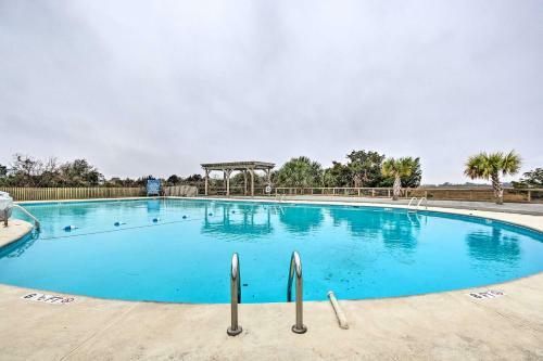 Apartamento Luxe Island Condo With Deck Play, Swim And Relax!