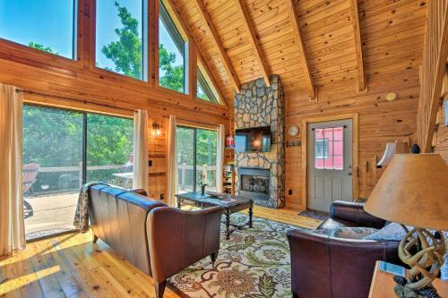 Lakefront Keowee Retreat With Dock About 14 Mi To Clemson
