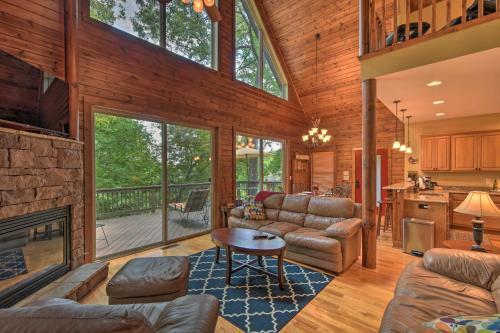 Spacious Family Retreat Steps To Lake Keowee