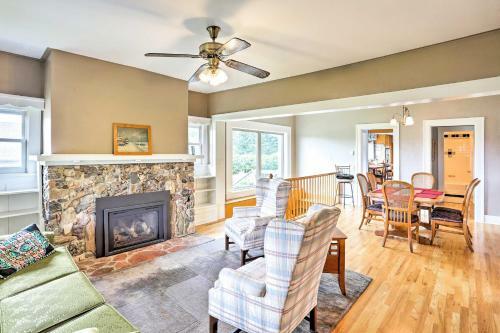 Custer Home With Deck And Porch - Walk Downtown!