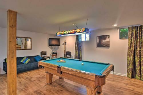 Updated Elizabethton House With Deck On Watauga River