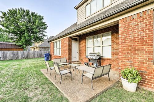 Lavish Cordova House With Pool Table And Media Room!