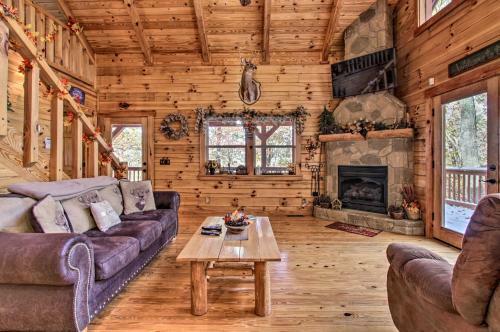 Secluded Smoky Mountain Retreat With Wraparound Deck!