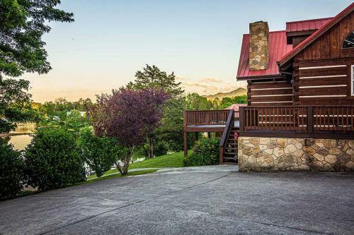 Free Attractions Every Day! - Paradise Point