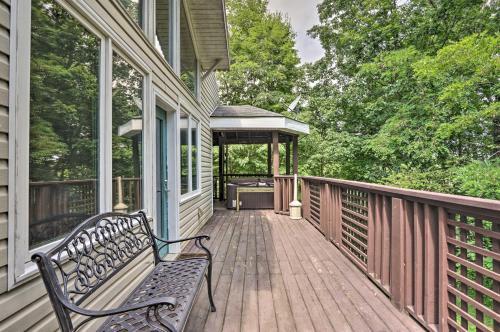 Quaint Home With Pool Access - 3 Miles To Downtown!