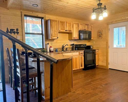 Gatlinburg - Honeymoon Hideaway
