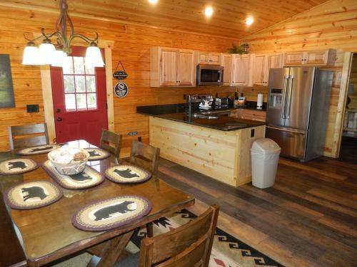 New Two Bedroom Cabin-now Available To Book! Home
