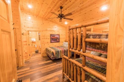 New Two Bedroom Cabin-now Available To Book! Home