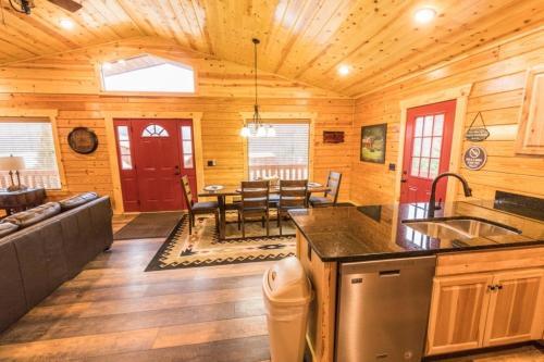 New Two Bedroom Cabin-now Available To Book! Home