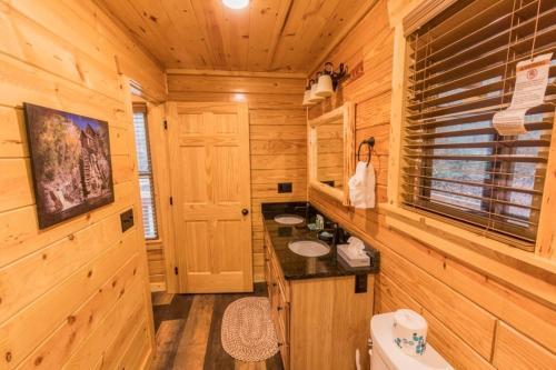 New Two Bedroom Cabin-now Available To Book! Home