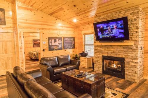 New Two Bedroom Cabin-now Available To Book! Home