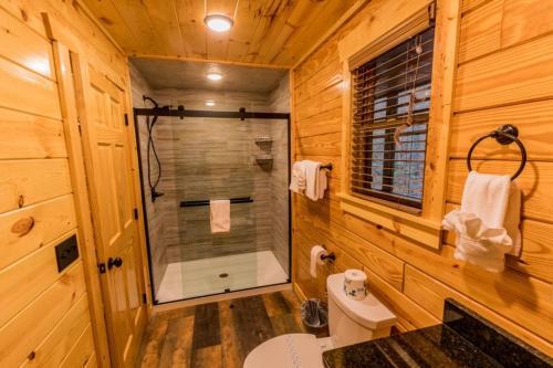 New Two Bedroom Cabin-now Available To Book! Home