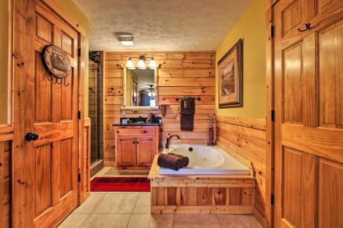 Breathtaking View Cabin With Covered Deck And Hot Tub