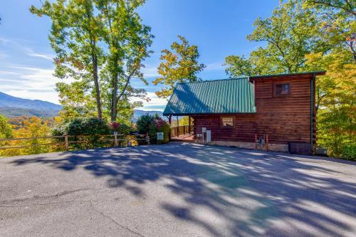 Breathtaking View Cabin With Covered Deck And Hot Tub
