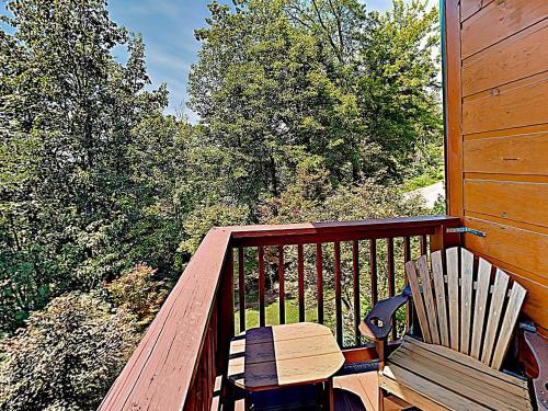 Mountain-view Estate On 1.61 Acres - Sleeps 25 Villa