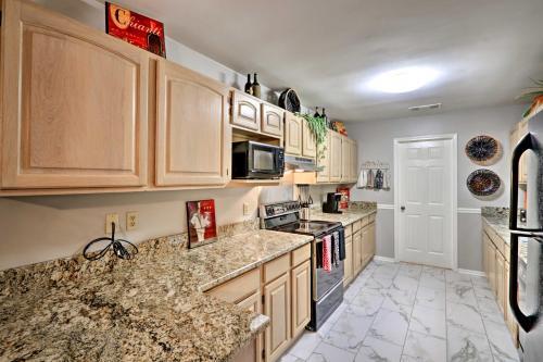 Memphis Home On 20 Acres, 10 Mi To Downtown!