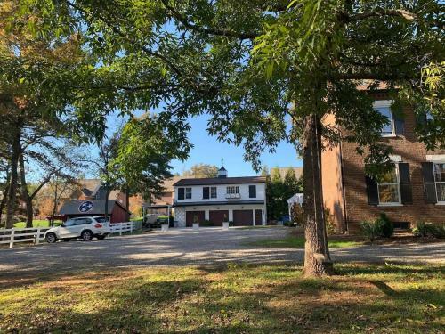 Boyd Harvey Main House & Carriage House