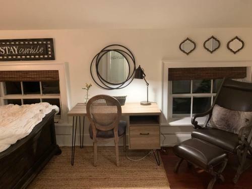 Boyd Harvey Main House & Carriage House