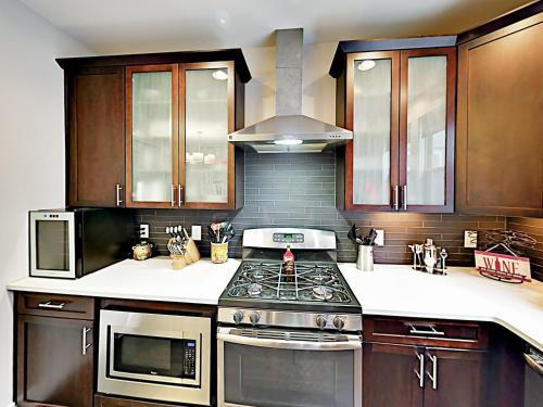 Modern Weho Townhouse Apt 8 Townhouse