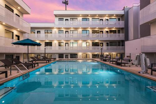 Apartamento Illume - Chic Resort Community - Skyline Balcony Condo