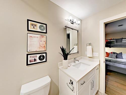 1011a 12th Ave North Townhome Townhouse
