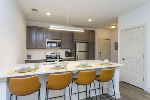 Artsy Inglewood Condo