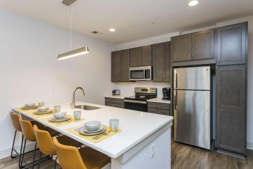 Artsy Inglewood Condo