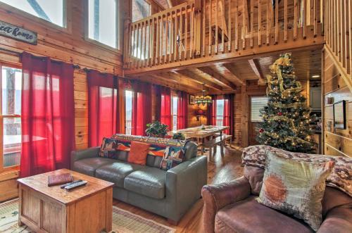 Smoky Mountains Cabin With Hot Tubs And Views!