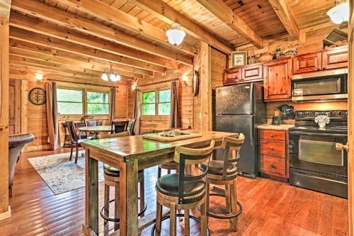 2,100 Sq Ft Mtn Retreat Hot Tub, Bbq And Deck!