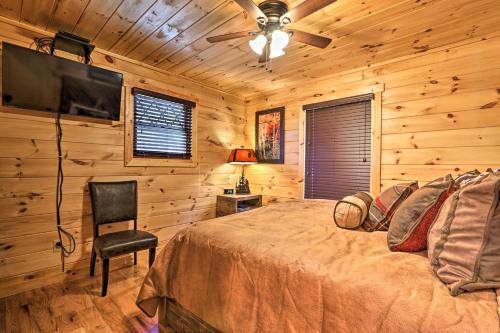 Luxe Cabin With Hot Tub, Theater, Pool Table, Arcade