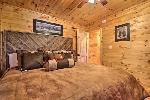 Luxe Cabin With Hot Tub, Theater, Pool Table, Arcade