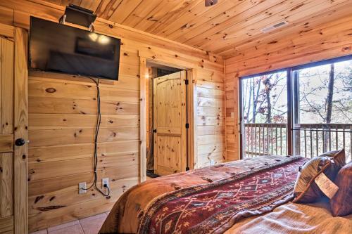 Luxe Cabin With Hot Tub, Theater, Pool Table, Arcade