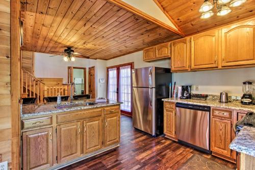 Secluded And Private Smoky Mtn-view Cabin With Fire Pit