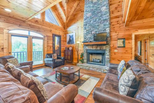 Smokystays 6 Bedroom Cabin