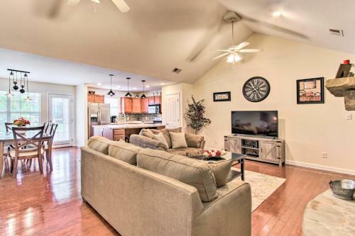 Pigeon Forge Home With Pool - 2 Miles To The Island!