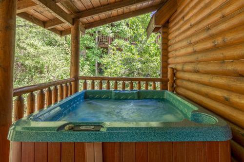 Mountain Dreaming: Hot Tub And Nearby Pigeon Forge!
