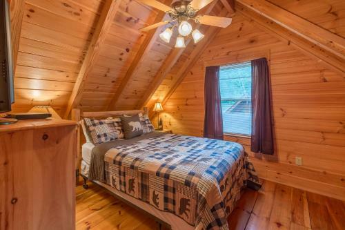 Mountain Dreaming: Hot Tub And Nearby Pigeon Forge!