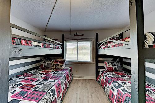 Apartamento River Place Condo - Mountain & River Views, Pool Condo