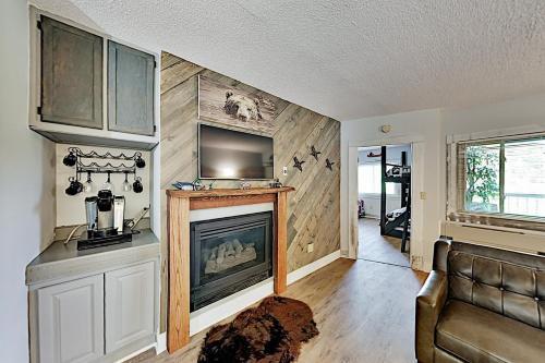 Apartamento River Place Condo - Mountain & River Views, Pool Condo