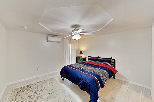 Handicap-friendly Getaway - 1 Mile To Attractions Home