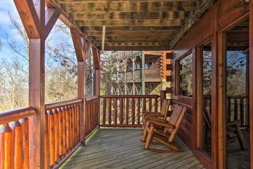 Upscale Retreat With Deck, Hot Tub, And Stunning Views
