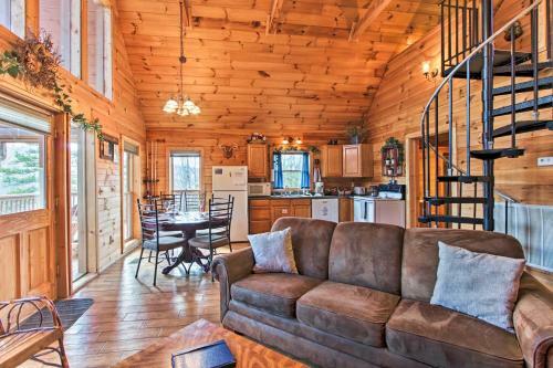 Rustic Pigeon Forge Mtn Cabin With Hot Tub And Views!