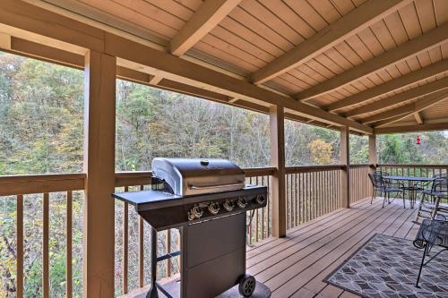 Sevierville Cabin With Deck Near Pigeon Forge!