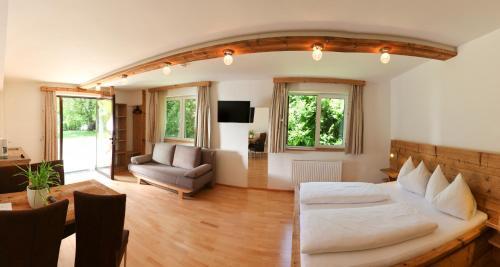 Hostal Gasthof Pension Wei�es R�ssl