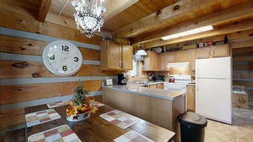 A-bluff & Beyond Cabin