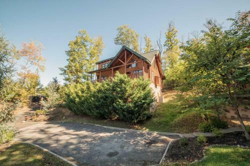Log Cabin, 6 Mi To Great Smoky Mountains Parkway!