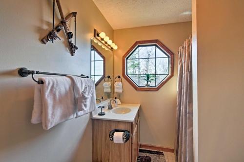 Sevierville Cabin With Hot Tub, Views And Pool Access!
