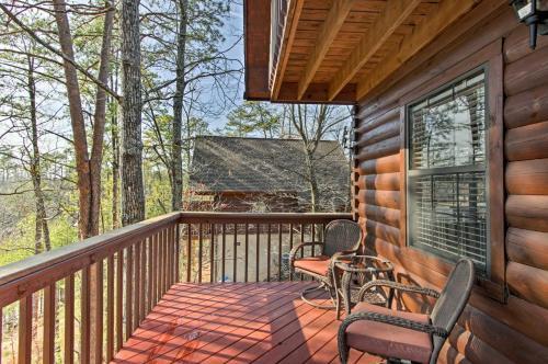 Sevierville Cabin With Hot Tub, Views And Pool Access!