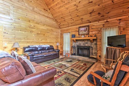 Family-friendly Cabin In Douglas Lake Community!